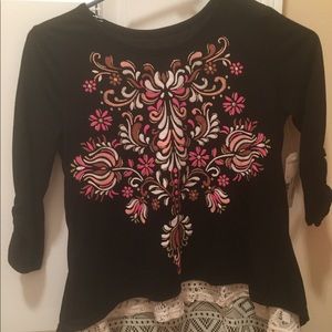 Black design long sleeve tee.